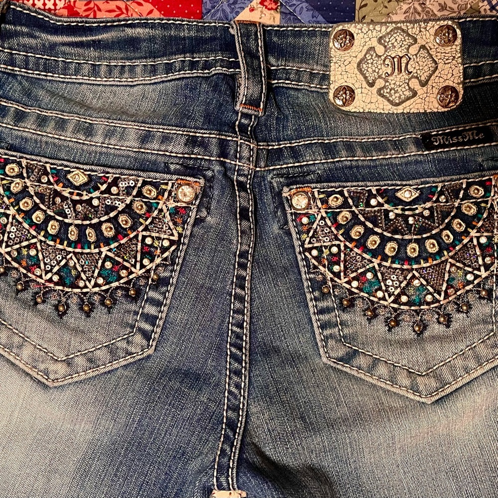 ✅SOLD- Miss Me Cuffed Capris. Size 27